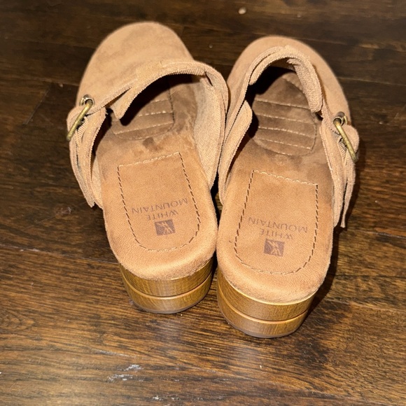 White Mountain Women's Tan Suede Mules new - Picture 4 of 5